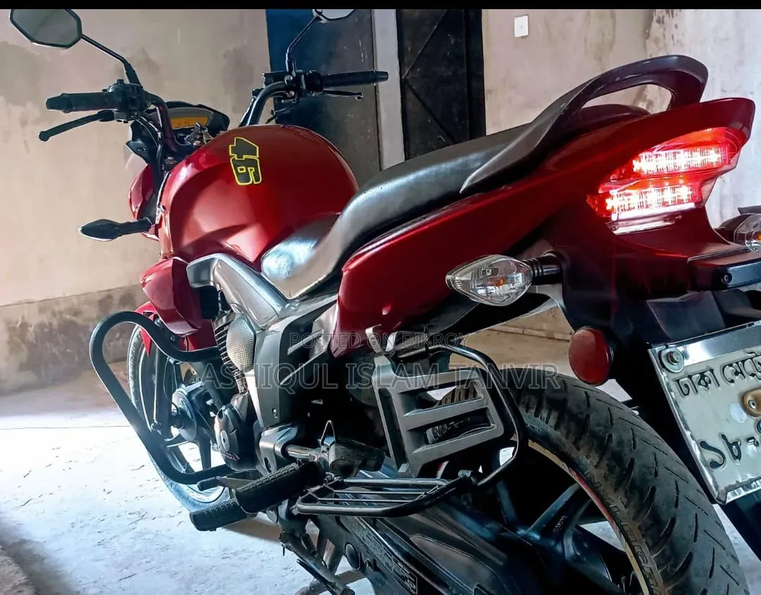 Honda CB 2017 Red