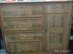 কাঠের ওয়ারড্রব বিক্রি করা হবে