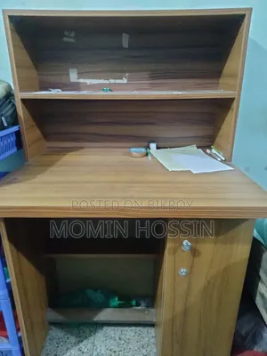 পড়ার টেবিল