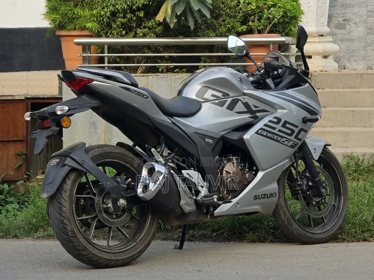 সুজুকি জিক্সার এসএফ ২৫০ ২০২৬ গ্রে