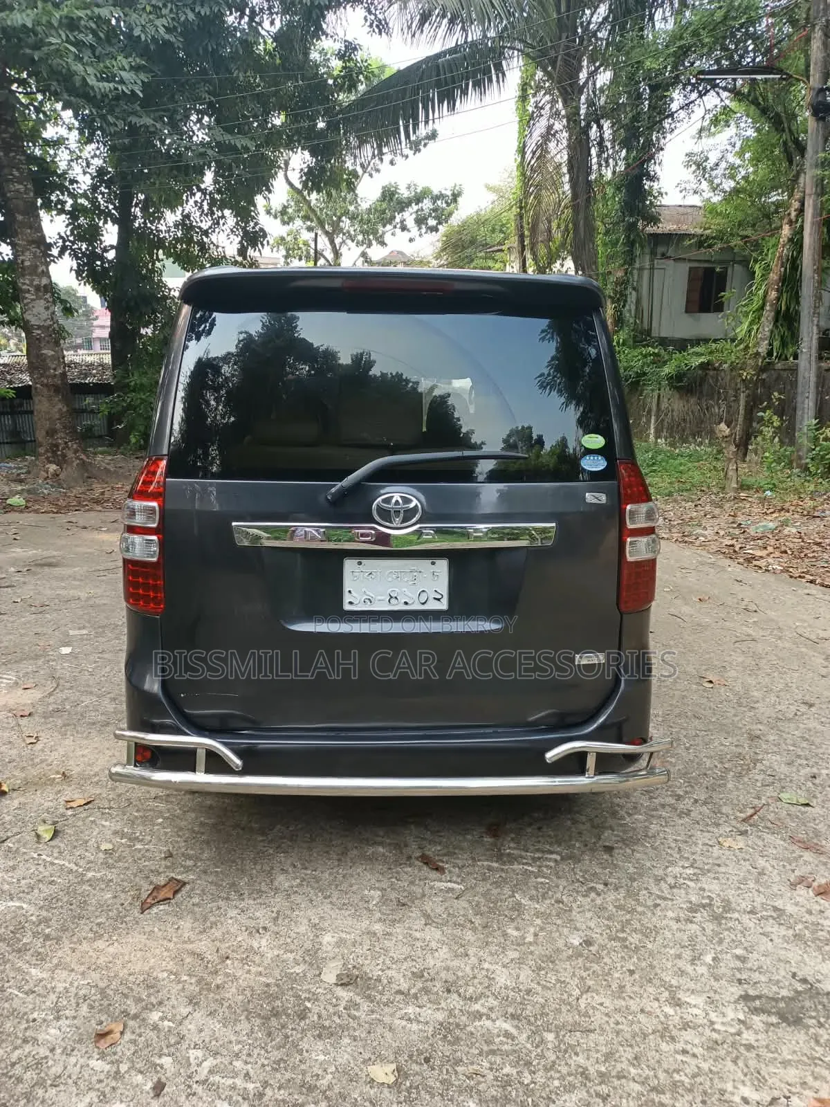 Toyota Noah 2.0 158hp AWD (8 Seater) 2012 Gray