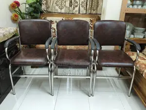 চেয়ার বিক্রি হবে, মোট তিনটি