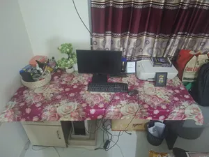 কম্পিউটার টেবিল