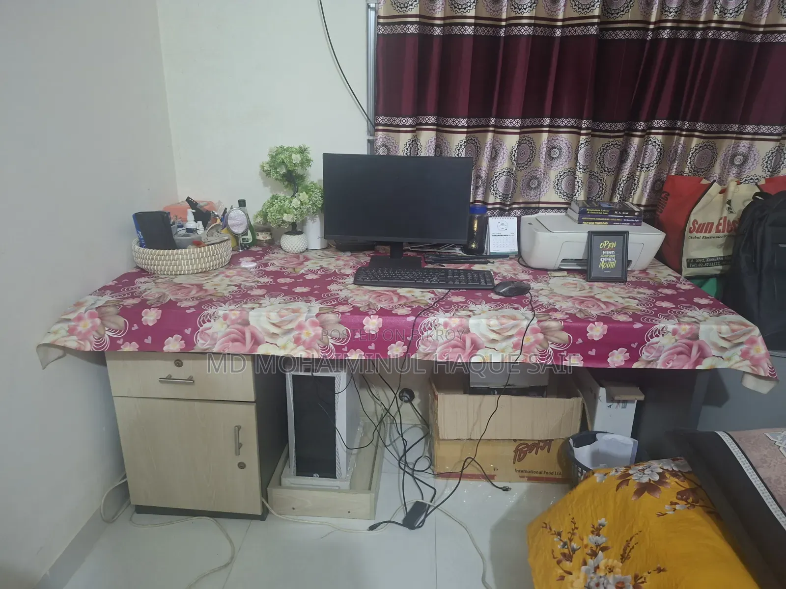কম্পিউটার টেবিল