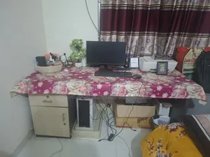 কম্পিউটার টেবিল