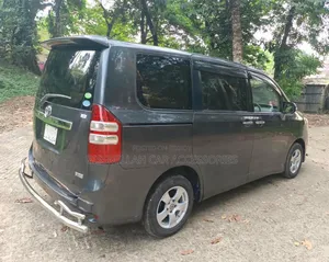 Toyota Noah 2.0 158hp AWD (8 Seater) 2012 Gray