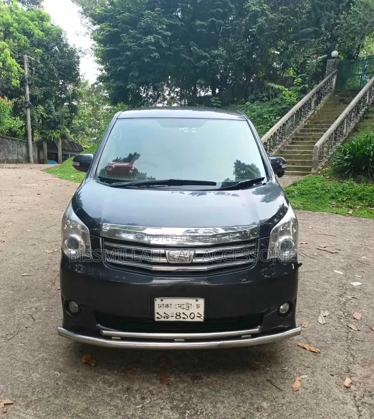 Toyota Noah 2.0 158hp AWD (8 Seater) 2012 Gray