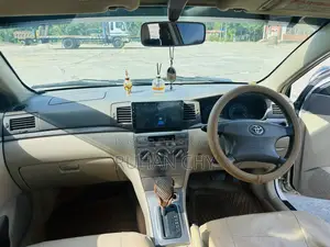 টয়োটা করোল্লা ১.৬ ভিভিটি-আই ২০০৬ সাদা