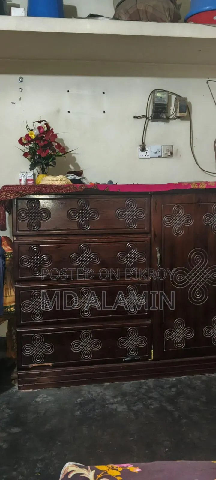 মালয়েশিয়ান কাঠের ওয়ারড্রব