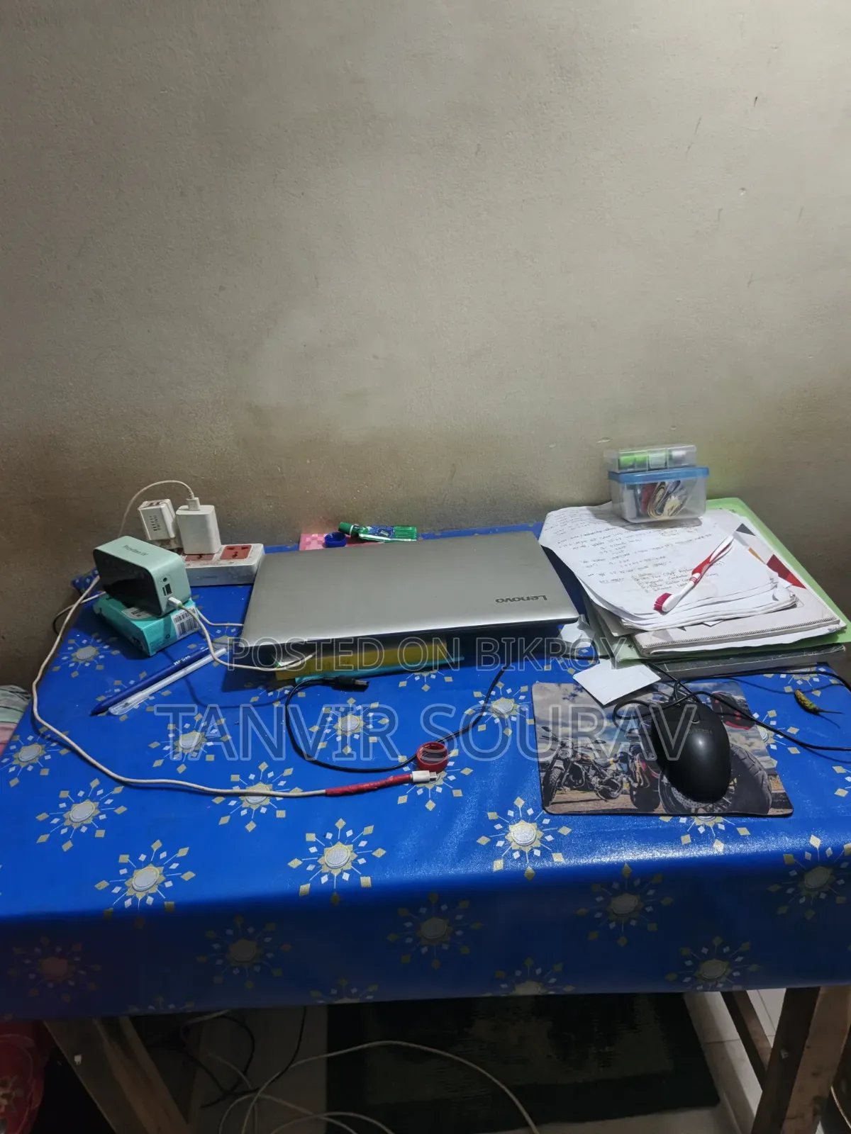 পড়ার টেবিল