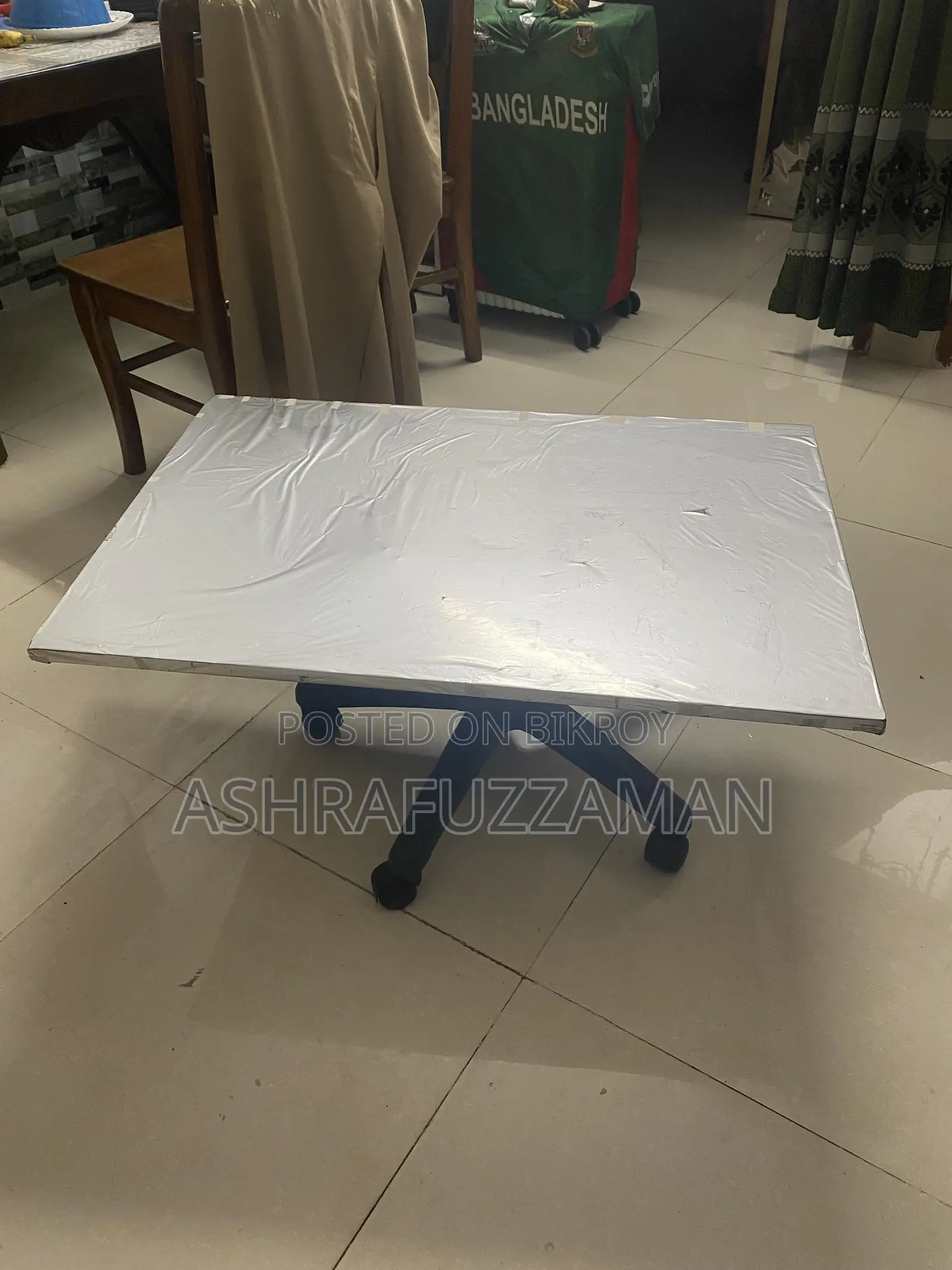 একটি কাস্টোমাইজ উন্নত মানের টি টেবিল