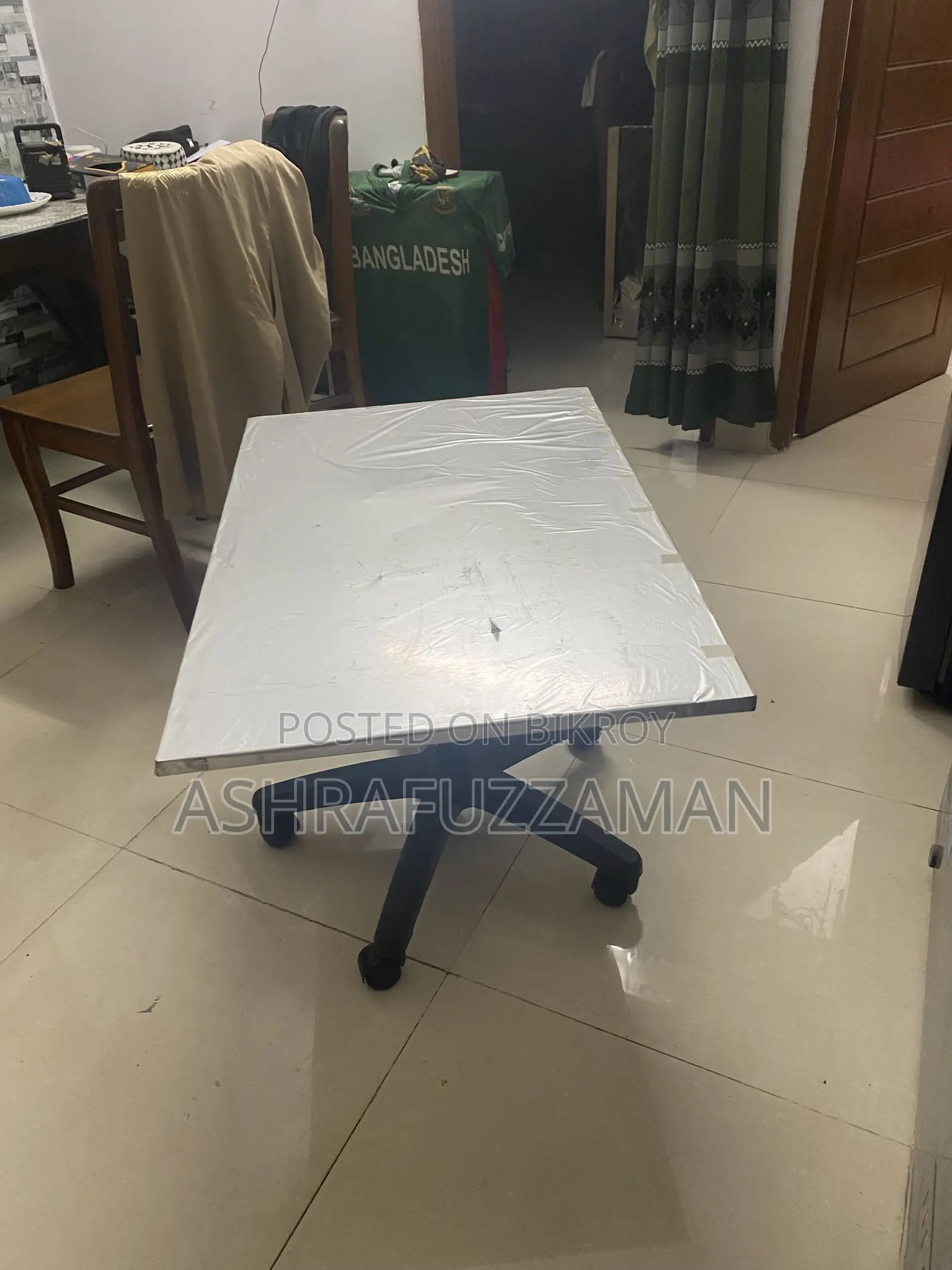 একটি কাস্টোমাইজ উন্নত মানের টি টেবিল