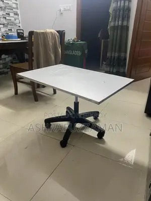 একটি কাস্টোমাইজ উন্নত মানের টি টেবিল