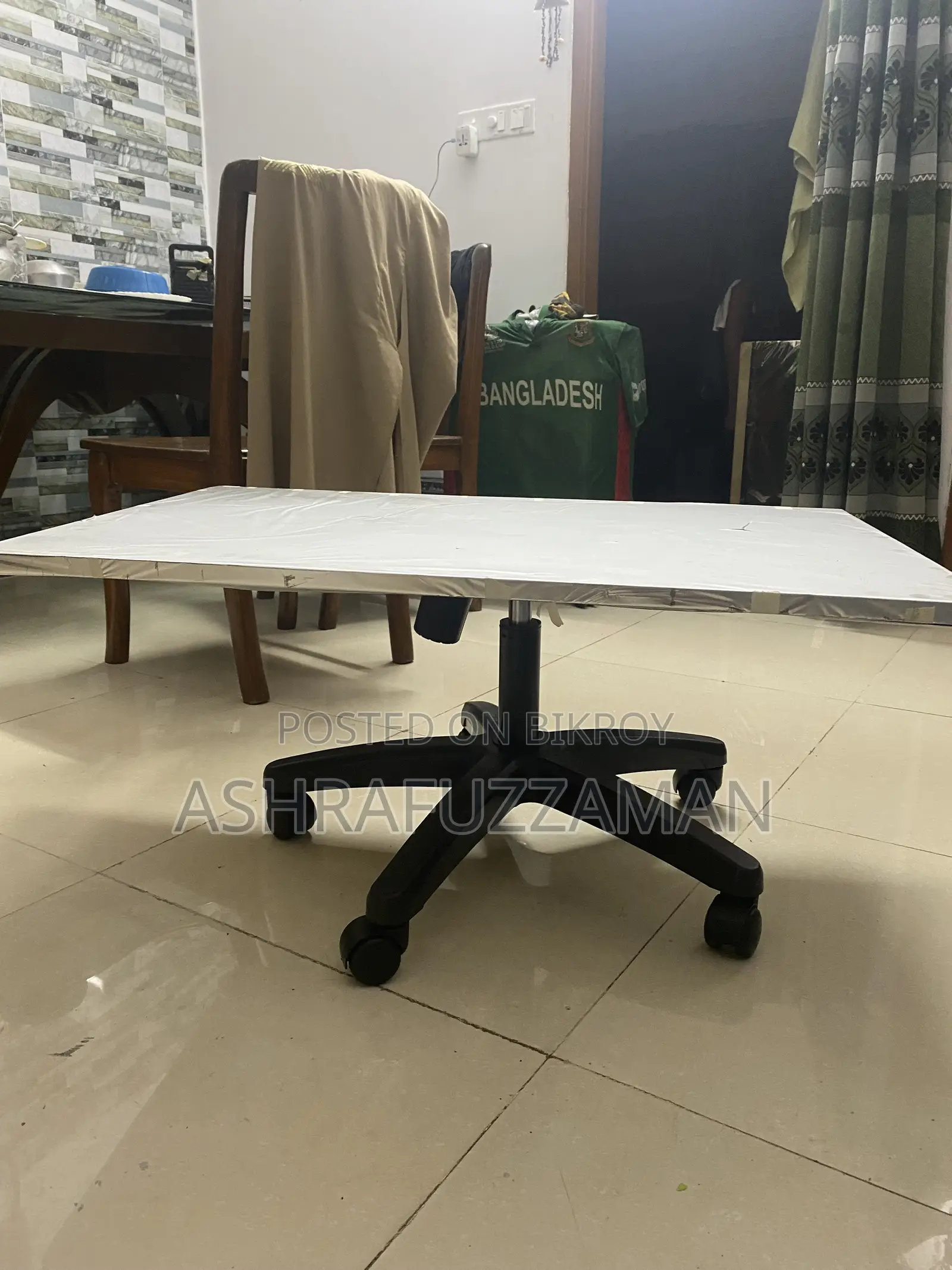 একটি কাস্টোমাইজ উন্নত মানের টি টেবিল