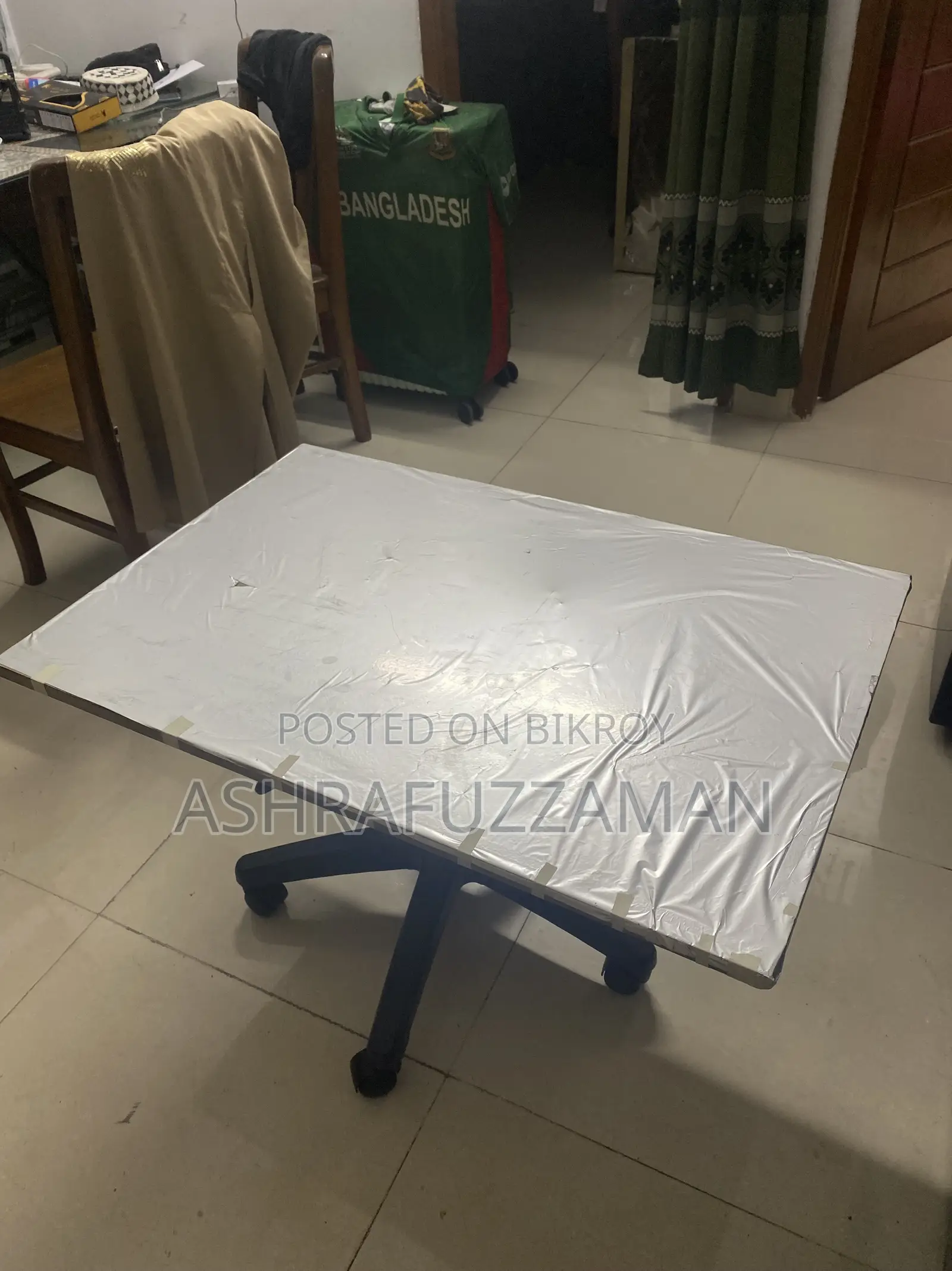 একটি কাস্টোমাইজ উন্নত মানের টি টেবিল