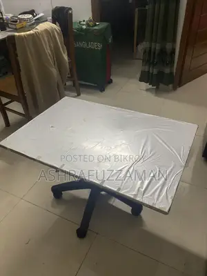 একটি কাস্টোমাইজ উন্নত মানের টি টেবিল