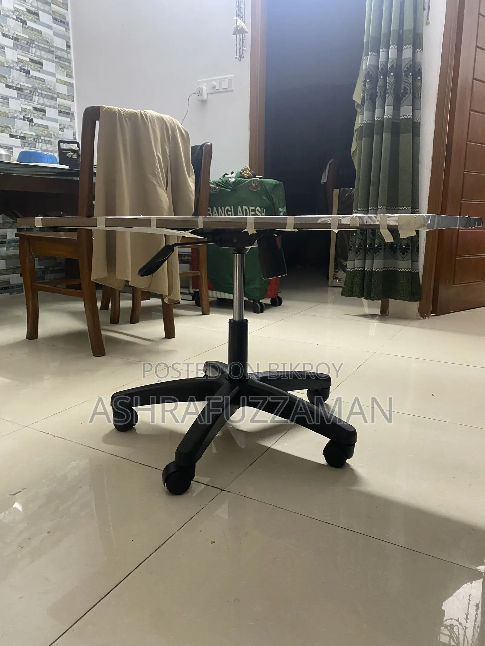 একটি কাস্টোমাইজ উন্নত মানের টি টেবিল