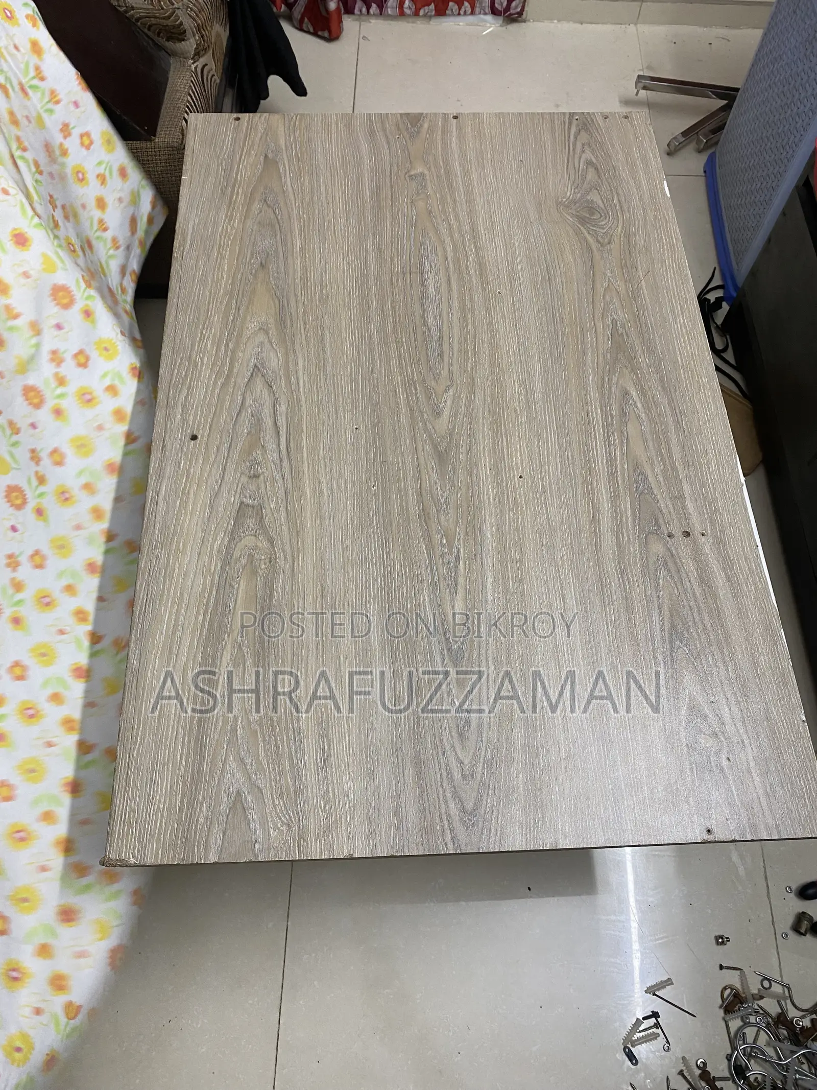 একটি কাস্টোমাইজ উন্নত মানের টি টেবিল