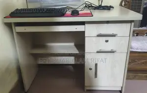 কম্পিউটার টেবিল