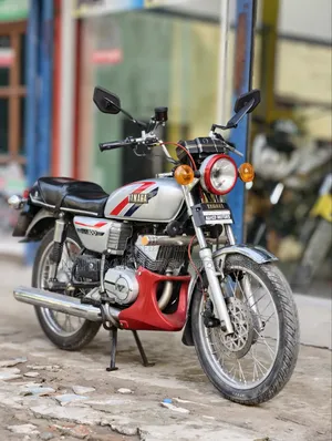 Yamaha 2000 Silver