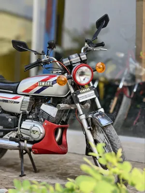 Yamaha 2000 Silver