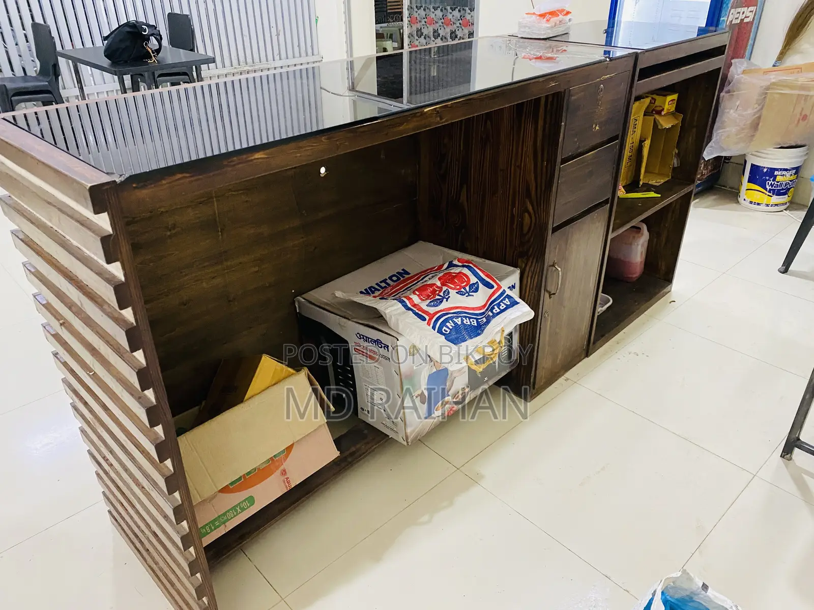 কাউন্টার টেবিল (ক্যাশ রেস্তোরাঁ)