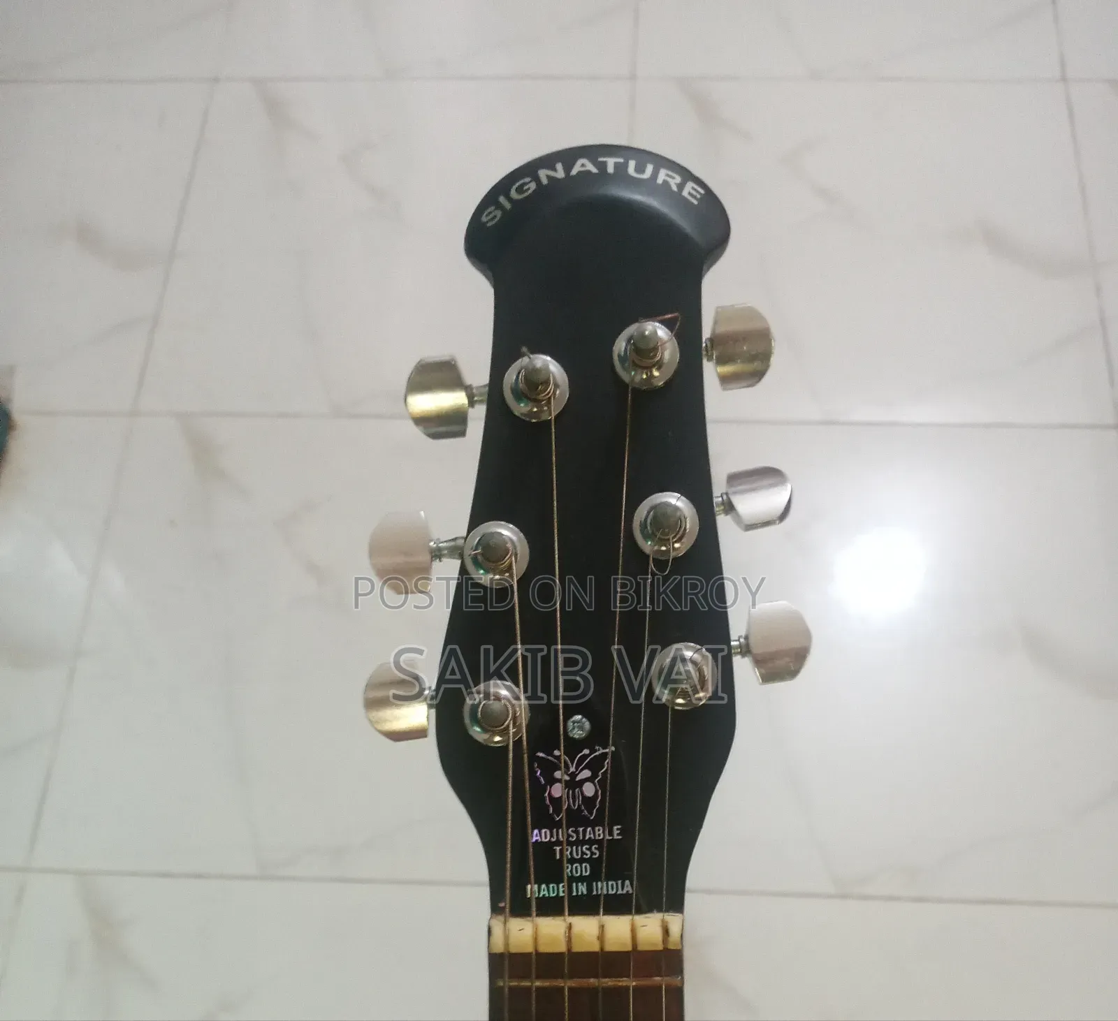 Signature Model 385 Acoustic Guitar