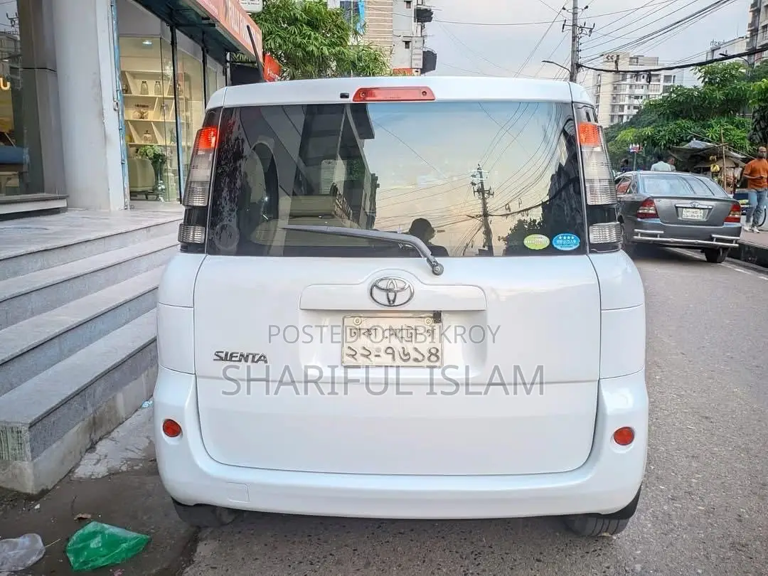 Toyota Sienta 1.5 Front Wheel Drive 2011 Pearl