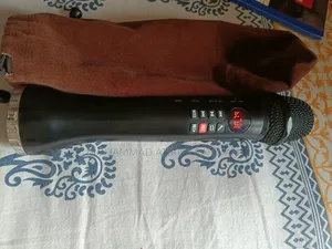 একটি মাইক্রোফোন স্পিকার বিক্রি করা হবে