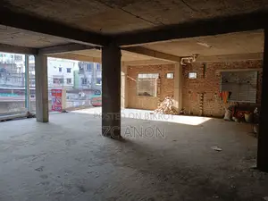ভাড়ার জন্য ১৩০০ বর্গফুট।
