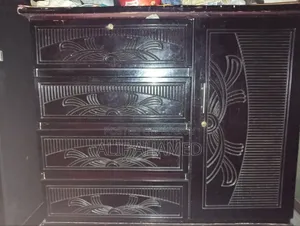 আমি এই ওয়ারড্রব বিক্রি করব