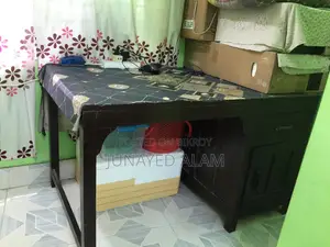 স্টাডি টেবিল