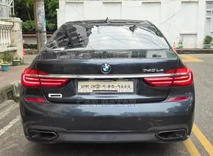 বিএমডব্লিউ ৭ সিরিজ ২০১৯ গ্রে