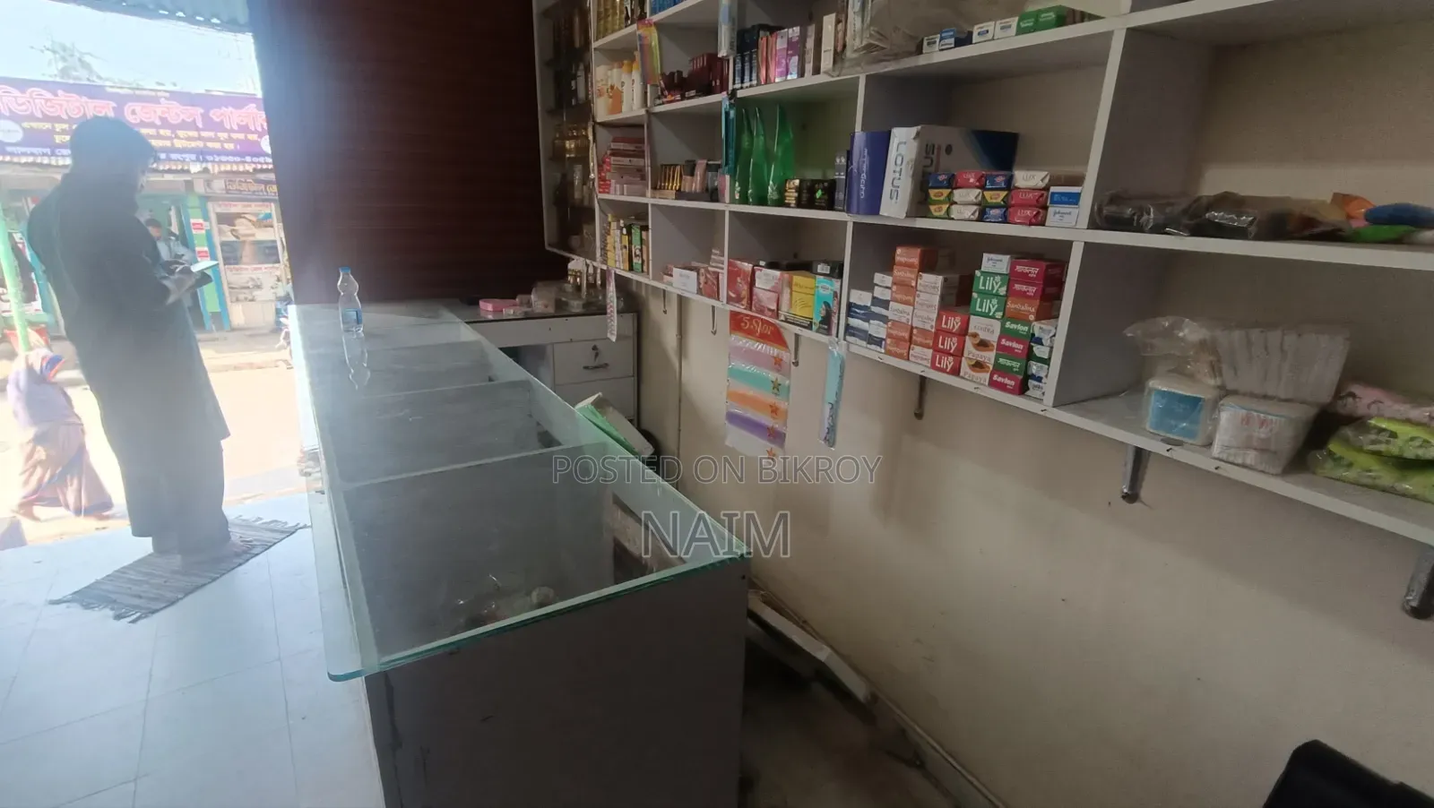 ডিসপ্লে কাউন্টার কসমেটিক দোকানের