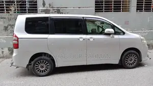 Toyota Noah 2010 White