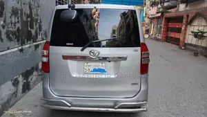 টয়োটা নোয়াহ ২০১০ হোয়াইট