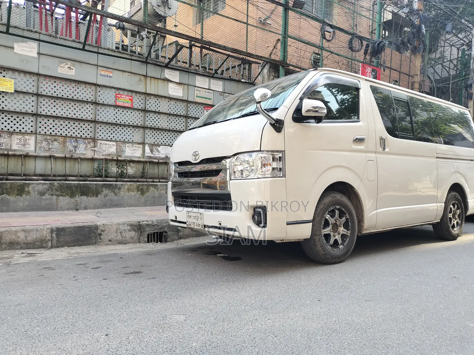 Car 2012 White