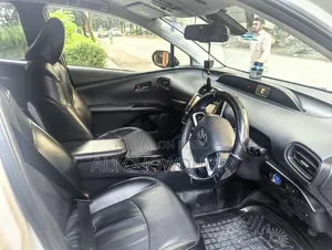 Toyota Prius 2018 Pearl