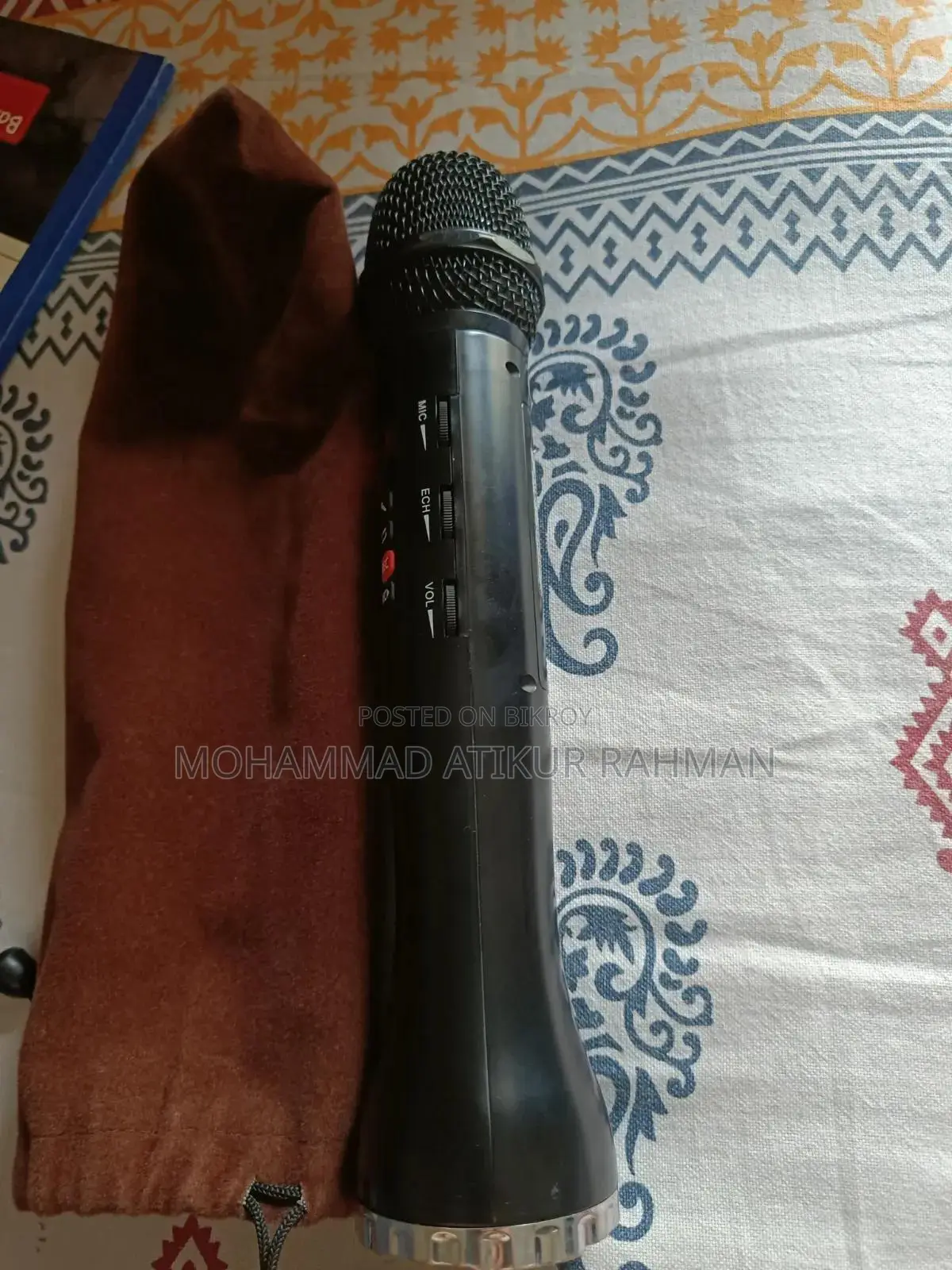 একটি মাইক্রোফোন স্পিকার বিক্রি করা হবে