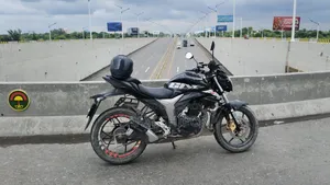সুজুকি জিক্সার ২০২৩ ব্ল্যাক