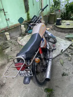 মোটরসাইকেল ২০০৪ রেড