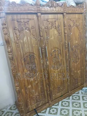 ৩ দরজা বিশিষ্ট বড় আলমারি