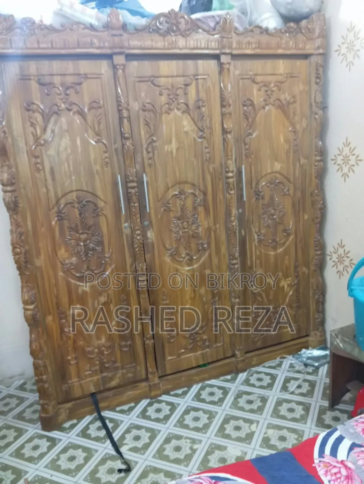 ৩ দরজা বিশিষ্ট বড় আলমারি