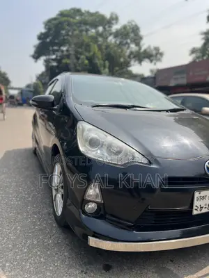টয়োটা অ্যাকুয়া ২০১২ কালো