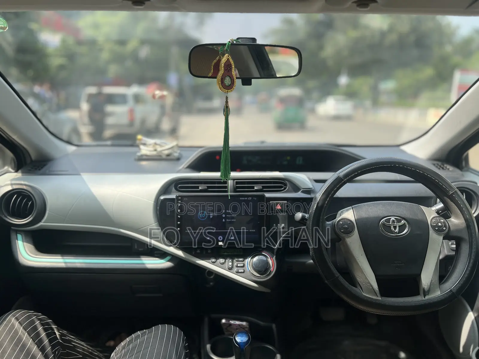 টয়োটা অ্যাকুয়া ২০১২ কালো