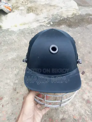 Cricket Larson Batting Pads, Helmet