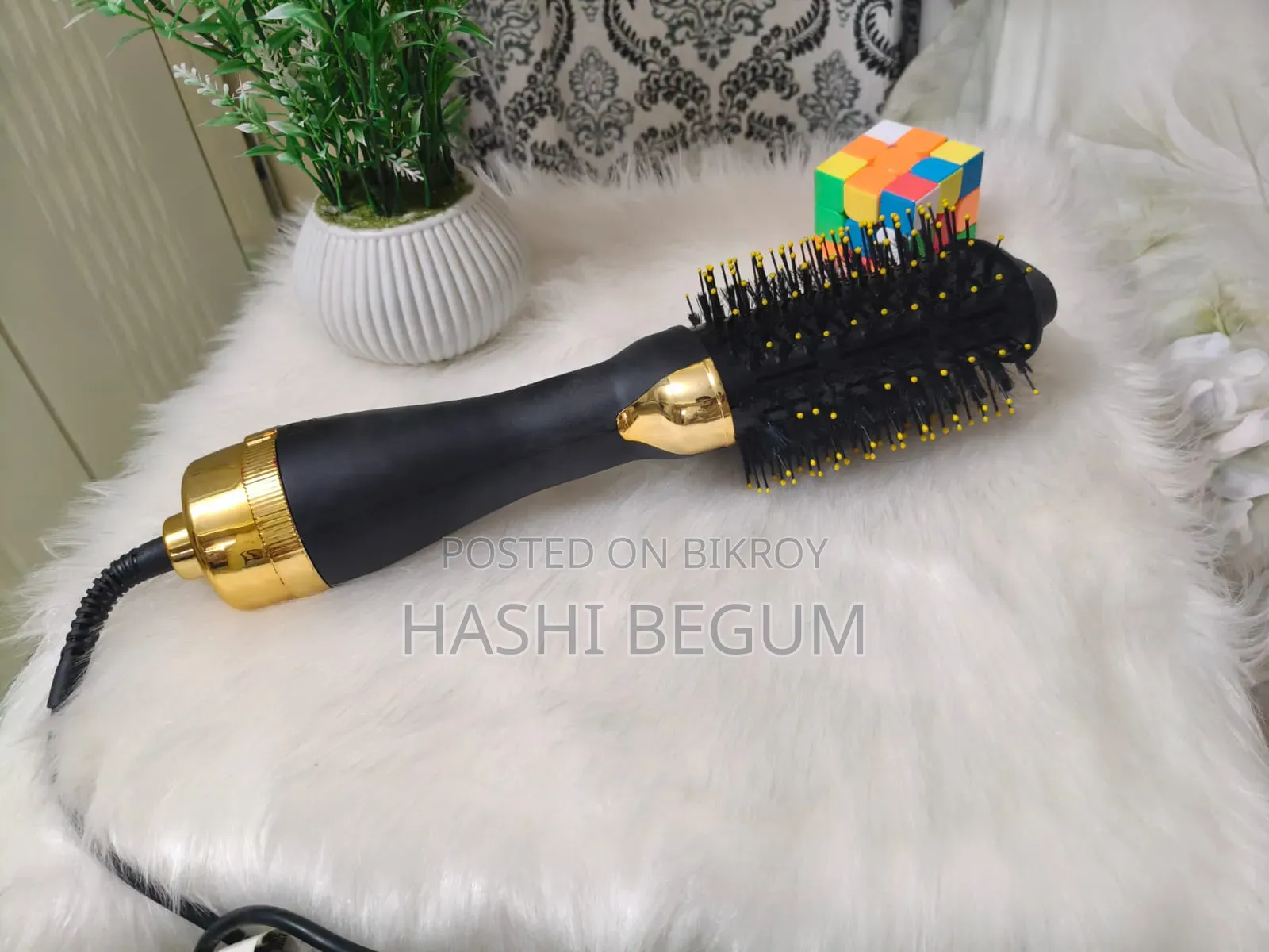 ব্লো ড্রায়ার অ্যান্ড স্ট্রেইটনার