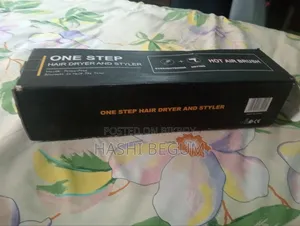 ব্লো ড্রায়ার অ্যান্ড স্ট্রেইটনার