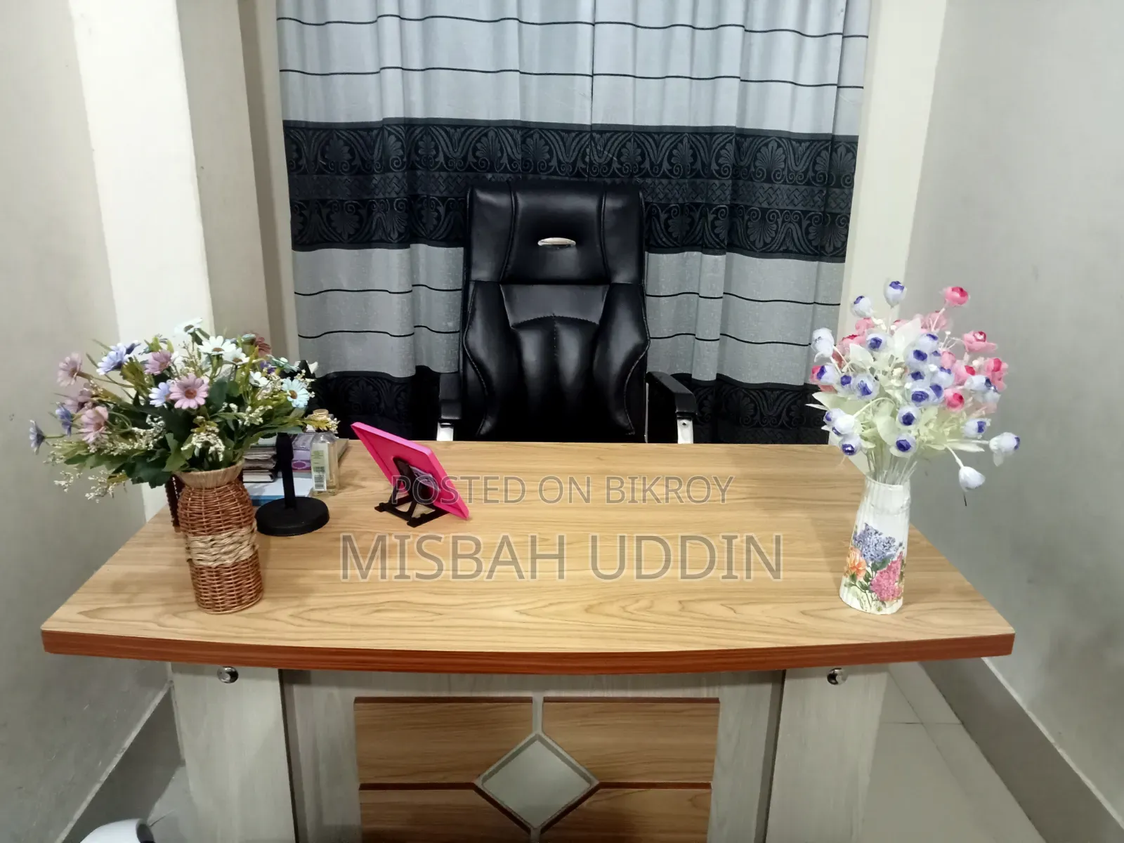 অফিসের টেবিল, চেয়ার ও সোফা বিক্রি হবে — সব মিলিয়ে ১৬,০০০ টাকা