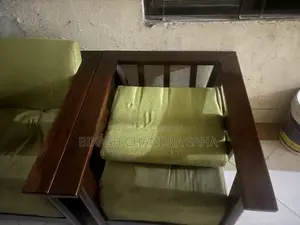পুরোনো নাভানা সোফা এবং মার্বেল ডাইনিং ৬টি চেয়ারসহ (সামান্য ক্ষতিগ্রস্ত)